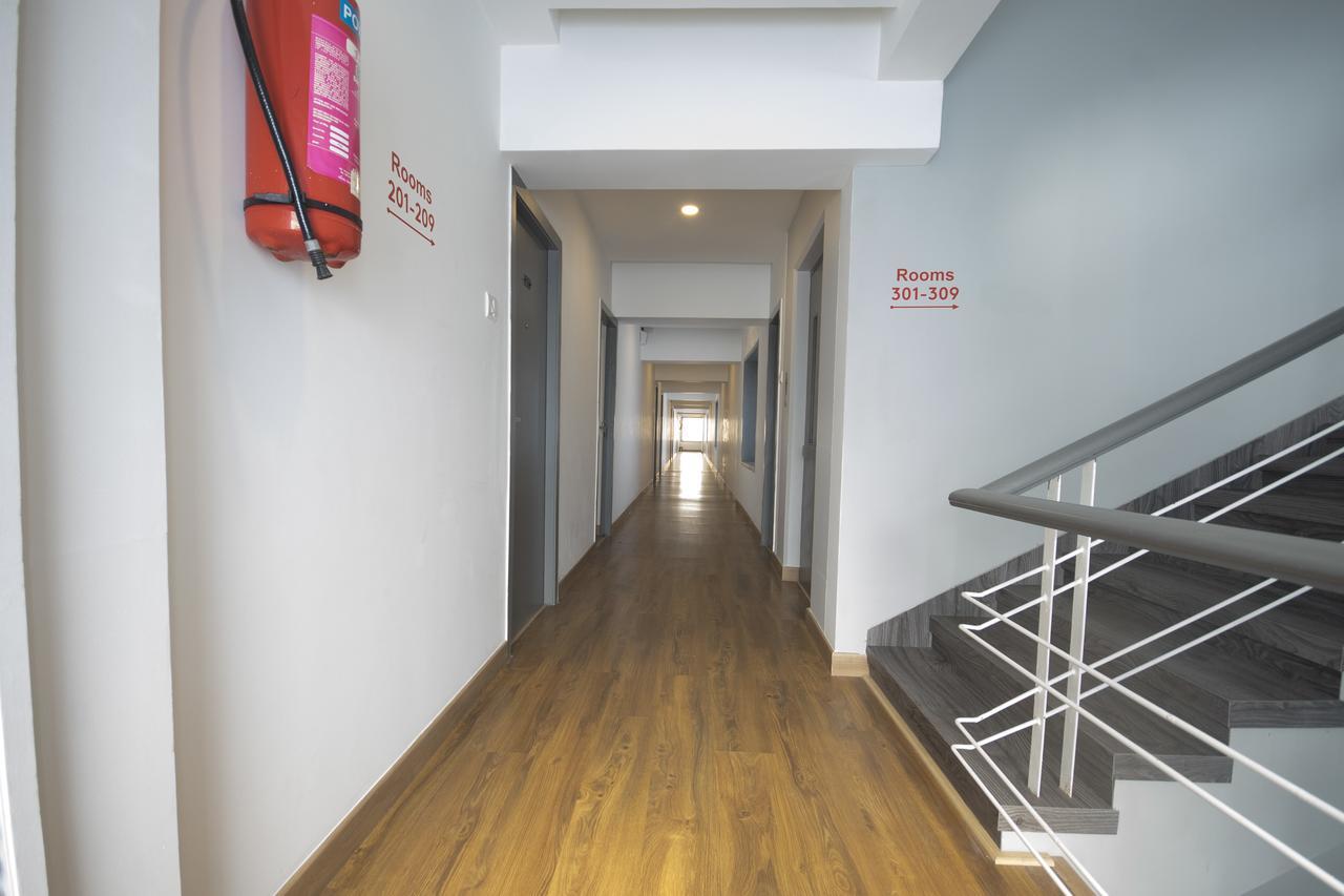 Готель Oyo Townhouse 16 International Airport Мумбаї Екстер'єр фото